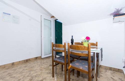 Municipality of Trogir Apartment | 38 m² Apartment ∙ 2 bedrooms ∙ 5 guests