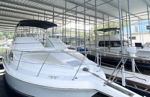 Lake Ozark Boat Rental | 38' Unique Boat Hotel Honeymoon Suite