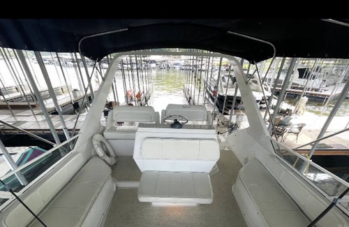 Lake Ozark Boat Rental | 38' Unique Boat Hotel Honeymoon Suite