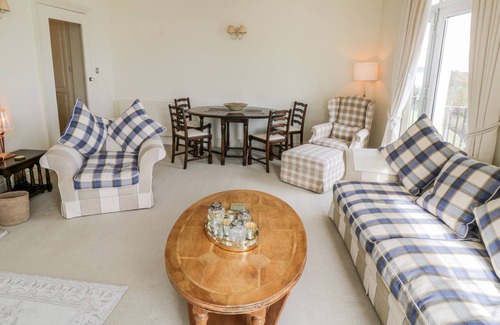 Muston Apartment | 38C THE CRESCENT, character holiday cottage, with a garden in Filey