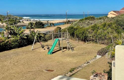 Port Alfred Apartment | 39 Settler Sands Beachfront Accommodation Sea and River View