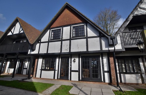 Saint Erth Praze Cottage | 39 Tudor Court, Tolroy Manor