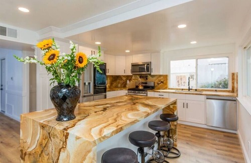 Thousand Oaks House | 3B 2.5B Custom House with Elegant Taste