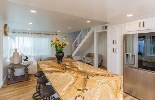 Thousand Oaks House | 3B 2.5B Custom House with Elegant Taste