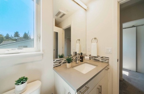 Lawton Park House | 3b3b Beautiful House/1 min to Discovery Park