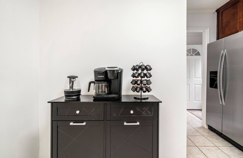 North Raleigh House | 3bd/Centrally located/stylish/North Hills/PNC arena/Crabtree Valley Mall