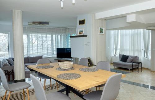Varna City Centre Apartment | 3BD Maisonette with Sea Views - Next to Sea Garden by Flat Mаnаger