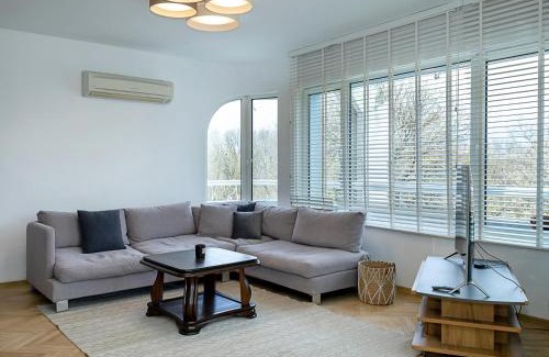 Varna City Centre Apartment | 3BD Maisonette with Sea Views - Next to Sea Garden by Flat Mаnаger
