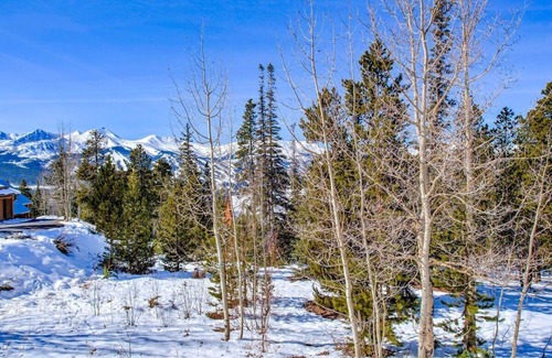 Baldy Mountain House | 3BD on FREE Bus Route, Min to Slopes & Downtown!