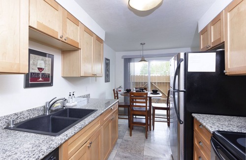 Seaside Condo | 3BD Seaside Condo | Central Location | Pet Ok