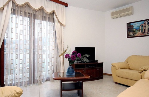 Rafajlovici Apartment | 3BDR Apartment With Sea View