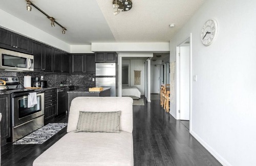 Fort York Condo | 3BDR Core Downtown Toronto w/Gym, Pool. Parking