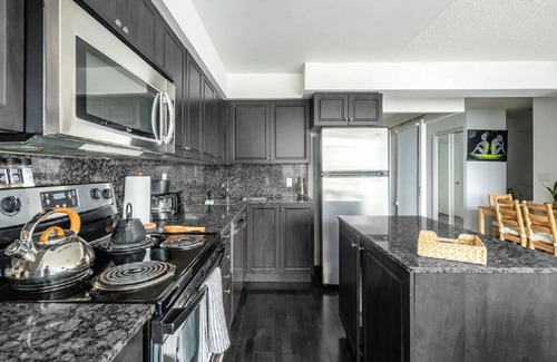 Fort York Condo | 3BDR Core Downtown Toronto w/Gym, Pool. Parking