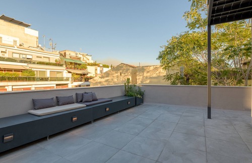 Plaka Apartment | 3Bdr Modern Design & Bright Interiors in Plaka