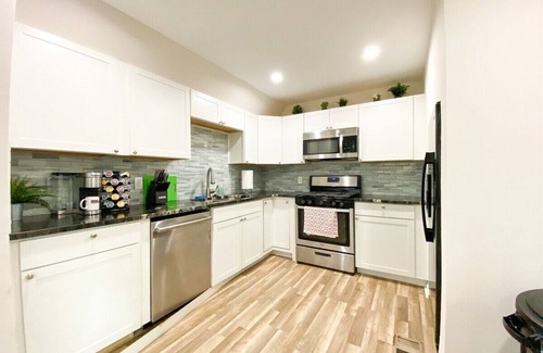 Atlanta House | 3BDR Pet Friendly Home-2 min to Merc Benz Stadium Near Airport &downtown Atlanta
