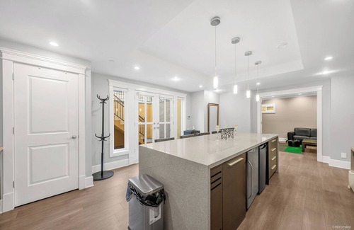 Marpole House | 3Bed+2Bath Steam Sauna Retreat in Vancouver! Family friendly!