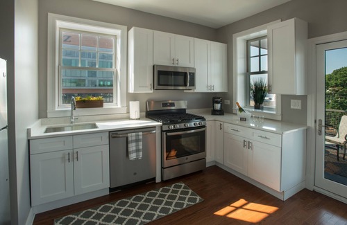 Wrigleyville House | 3Bed/2Bath Wrigley home w/view & party deck 443 ft from Wrigley Field - 3rd Fl