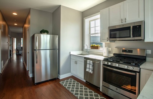 Wrigleyville House | 3Bed/2Bath Wrigley home w/view & party deck 443 ft from Wrigley Field - 3rd Fl