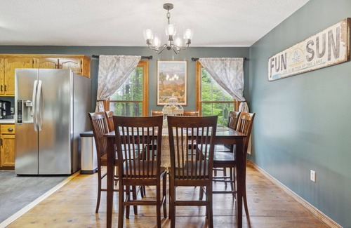 Sloans Valley Cabin | 3bed/3bath, 3 POOLS, boat ramp 1 mile away, BOAT storage