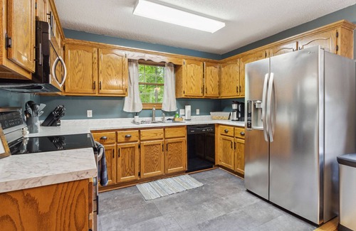 Sloans Valley Cabin | 3bed/3bath, 3 POOLS, boat ramp 1 mile away, BOAT storage