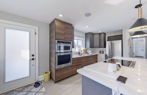 Bradford House | 3Bedroom 3bath &Office, kids party, playground, onsite storage/opt, pet friendly