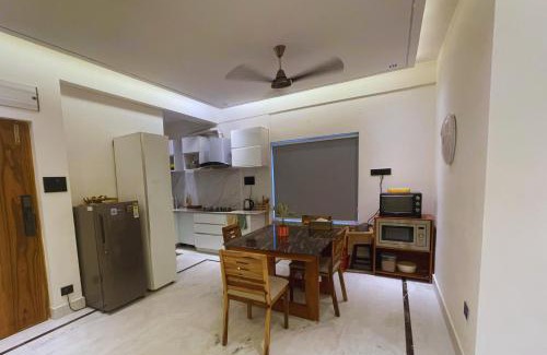 Kolkata Apartment | 3BHK Family Apartment & Deluxe Private Rooms near EM Bypass, Kolkata
