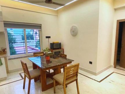 Kolkata Apartment | 3BHK Family Apartment & Deluxe Private Rooms near EM Bypass, Kolkata