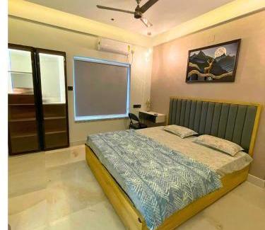 Kolkata Apartment | 3BHK Family Apartment & Deluxe Private Rooms near EM Bypass, Kolkata