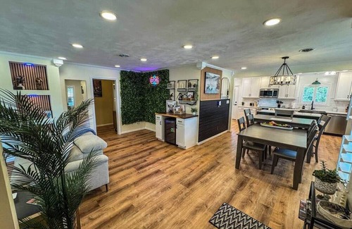 Providence Forge House | 3BR -10 Acre -Brick House on Courthouse