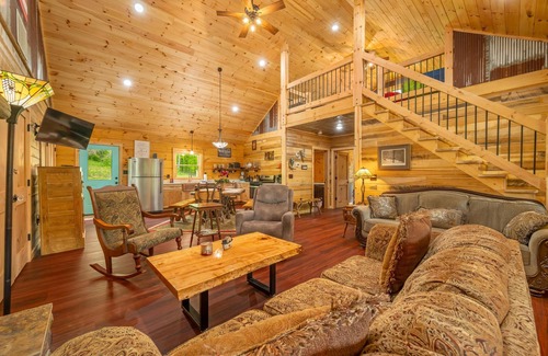 Gnaw Bone House | 3BR, 2 BA Log Cabin