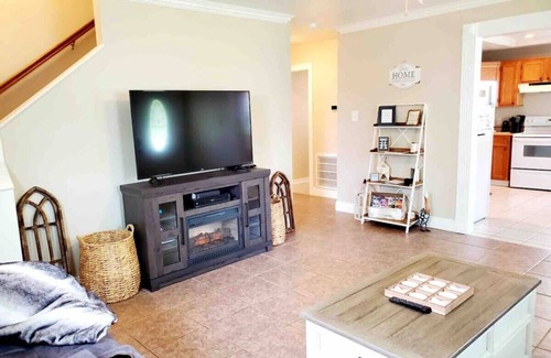 Leesville House | 3BR/2B in the heart of Leesville, Southern Comfort