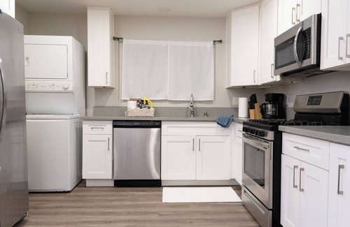 Linda Vista Apartment | 3BR+2BA apartment in Central San Diego - wifi- newly remodeled - free parking