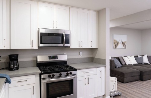 Linda Vista Apartment | 3BR+2BA apartment in Central San Diego - wifi- newly remodeled - free parking