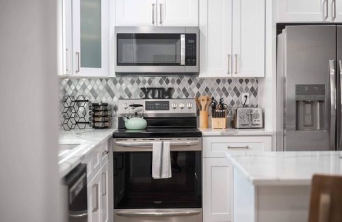 Lakeland House | 3br/2ba, by I4 and Disney. Pet Friendly, fenced yard, handicap ramp. sleeps 10