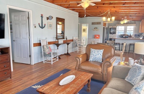 Long Beach House | 3BR/2BA - Ocean Front, Dog Friendly, Beach Steps Away, Sleeps 8