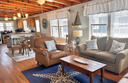 Long Beach House | 3BR/2BA - Ocean Front, Dog Friendly, Beach Steps Away, Sleeps 8