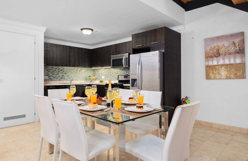 Washington Condo | 3BR 3BA Duplex w/Amazing Views, Pool & Amenities