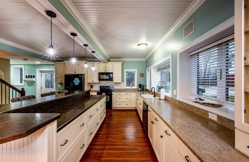 Bloomington House | 3BR, 3BA House