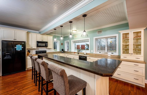 Bloomington House | 3BR, 3BA House