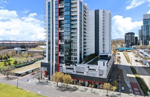 Belconnen Apartment | 3BR 3BA Next to Mall & Govt Hub with Pool and Gym