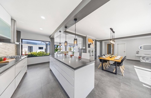 Esmeralda Villa | 3br- 3bt Modern Villa only 1 Min to Beach · Private Pool w/BBQ & Outdoor Living