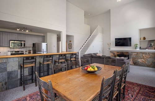 Blackcomb House | 3BR | Alpine Greens | King Bed | Soaker Tub | Wood Burning Fireplace | Near Gondola