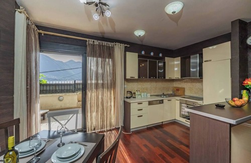 Dobrota Apartment | 3BR Apartment with Free Pool and Parking Dobrota