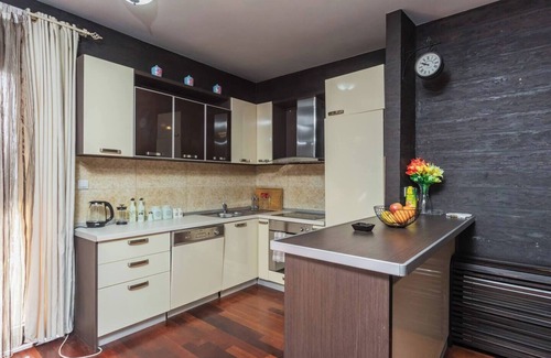 Dobrota Apartment | 3BR Apartment with Free Pool and Parking Dobrota