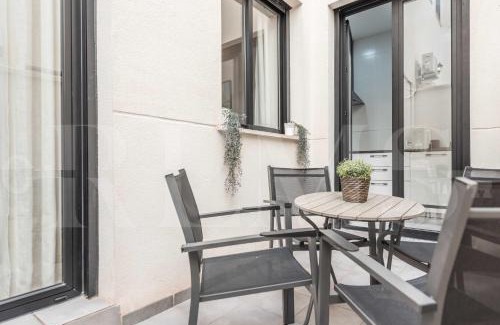 La Merced Apartment | 3BR apartment with parking and patio in the center by REMS