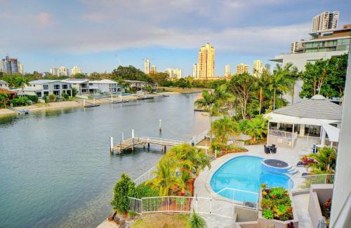 Broadbeach Waters Apartment | 3br Broadbeach Lakefront Apartment - CoastHM
