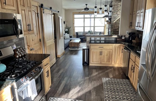 Granby Cabin | 3BR Cabin on Fraser River, Fish, Hike, Golf