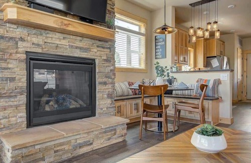 Granby Cabin | 3BR Cabin on Fraser River, Fish, Hike, Golf