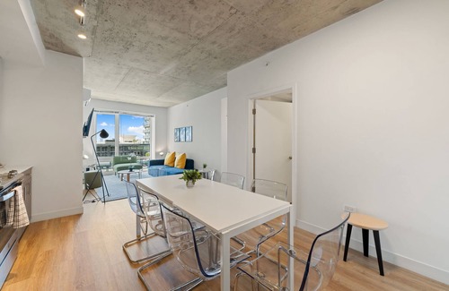 River North Hotel | 3BR City Escape Bright, Sleek, Spacious