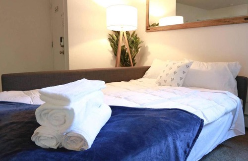 Arborview Neighborhood House | 3BR Duplex, Easy Walk to Downtown Ann Arbor